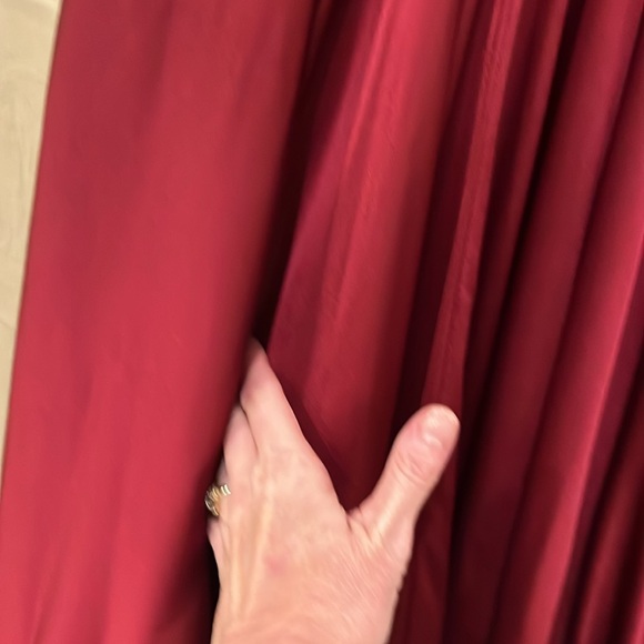 NWT La Femme size 4 red satin v-neck formal gown - Picture 11 of 12